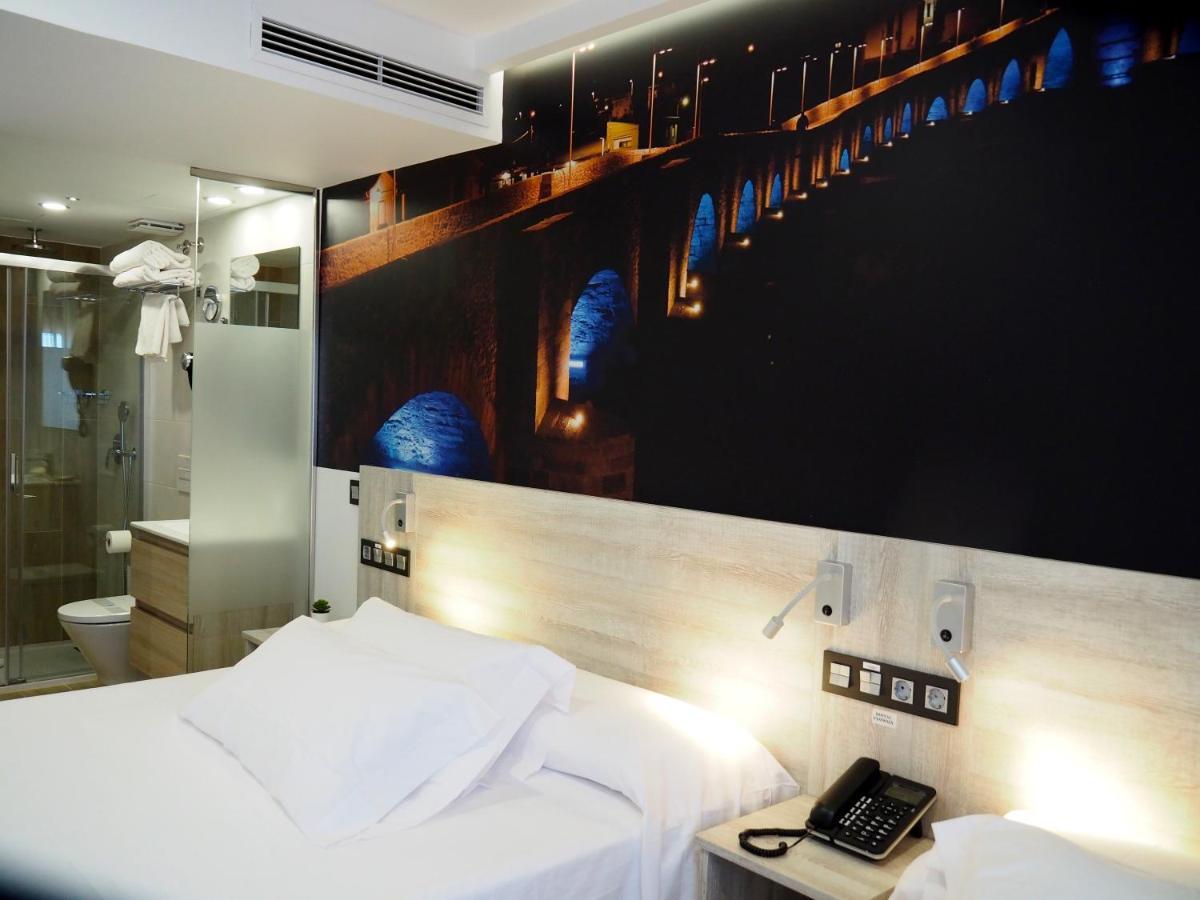 Hostal Don Suero De Quinones Hospital de Orbigo Ngoại thất bức ảnh