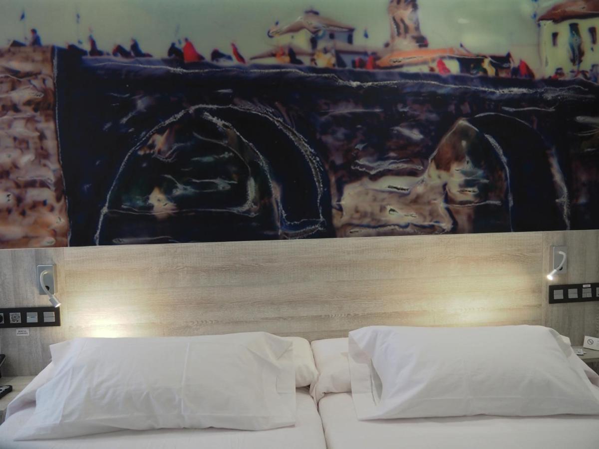 Hostal Don Suero De Quinones Hospital de Orbigo Ngoại thất bức ảnh