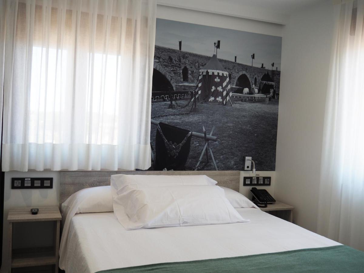 Hostal Don Suero De Quinones Hospital de Orbigo Ngoại thất bức ảnh