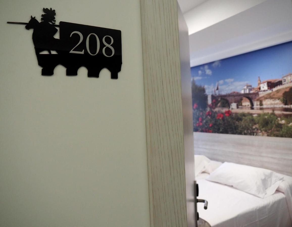 Hostal Don Suero De Quinones Hospital de Orbigo Ngoại thất bức ảnh